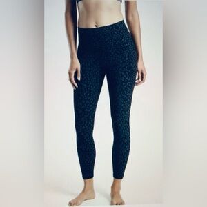 Athleta Salutation ll stash pocket leggings